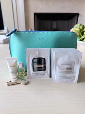 🆕 La Mer Make-up Pouch + Rejuvenating Eye Tool + Deluxe Samples & Sample Packets